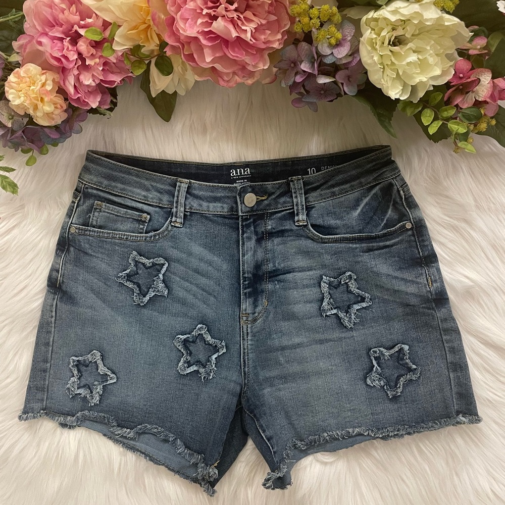 a.n.a. Indigo Star Denim Shorts (Med. Wash - Size 10) Pre-owned